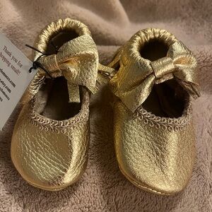 ❌ Do not buy!!!! SOLD!!! ❌ Gold Leather Baby Moccasins, NWT, size 3